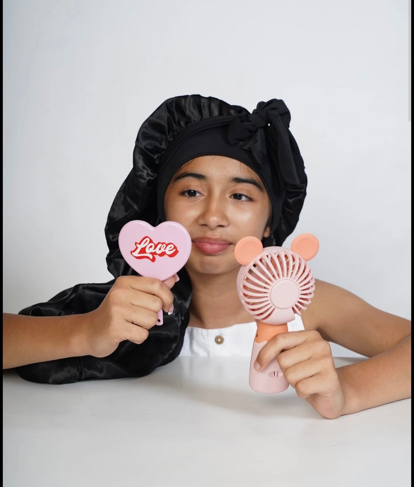 Bella’s satin bonnet with tie